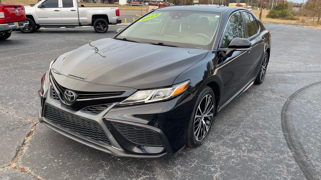 Toyota Camry SE 2022