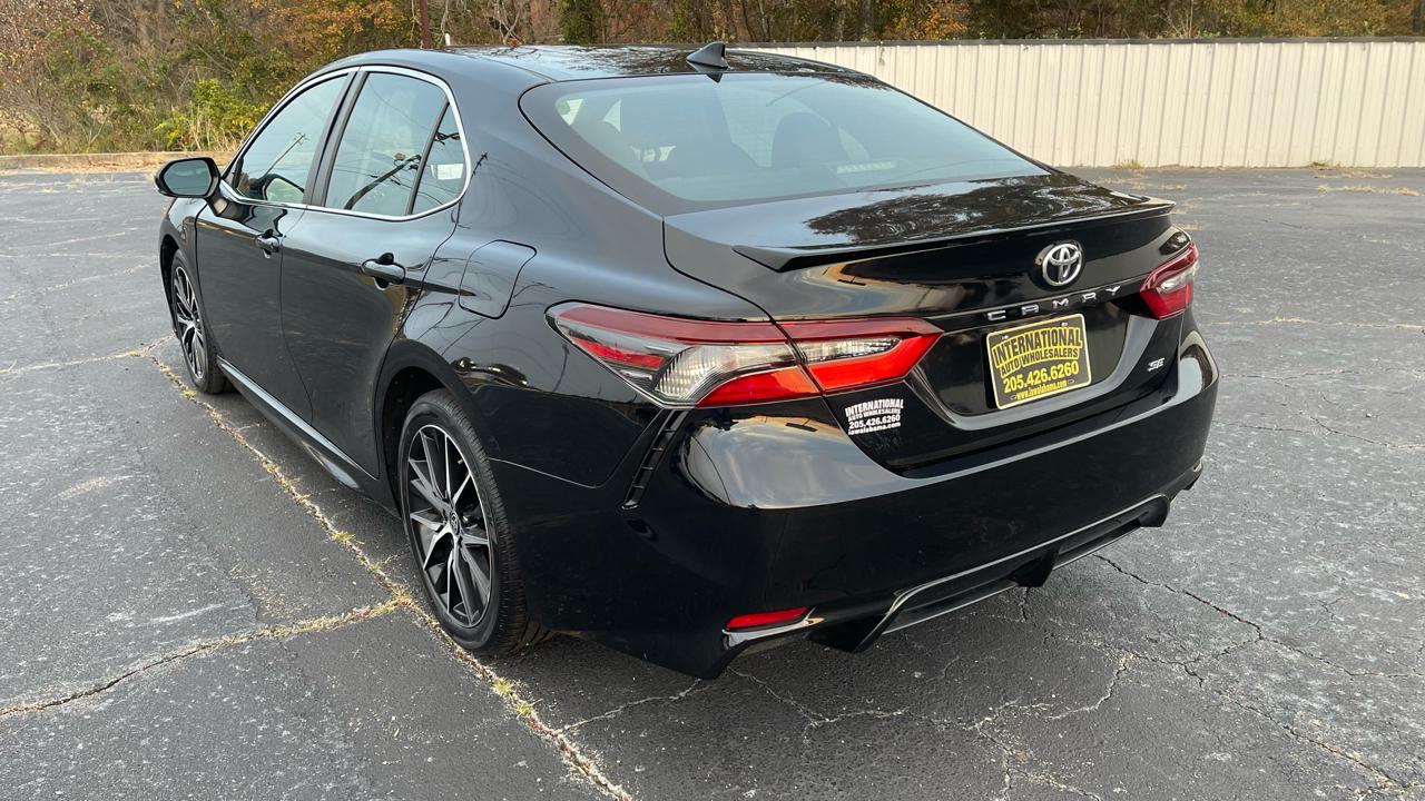 Toyota Camry SE 2022