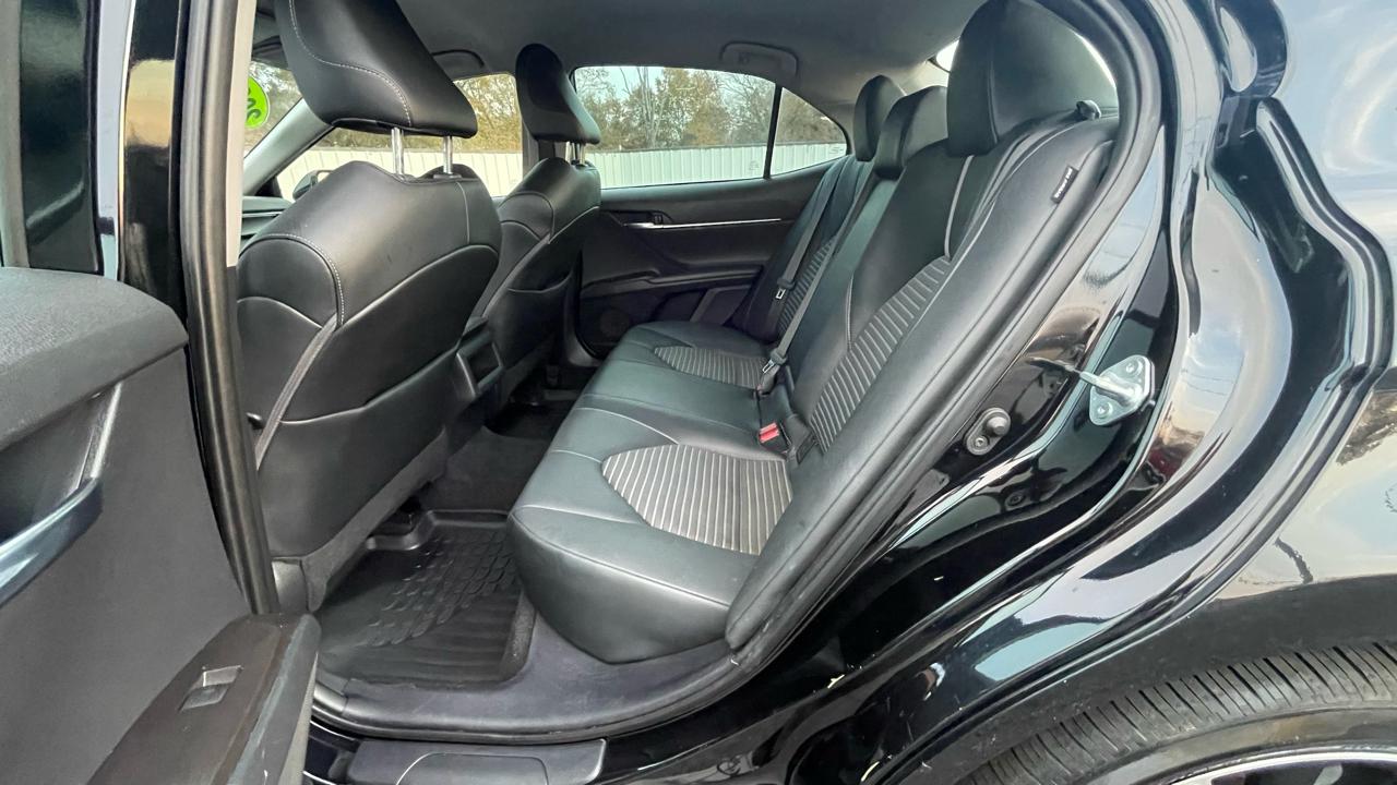 Toyota Camry SE 2022