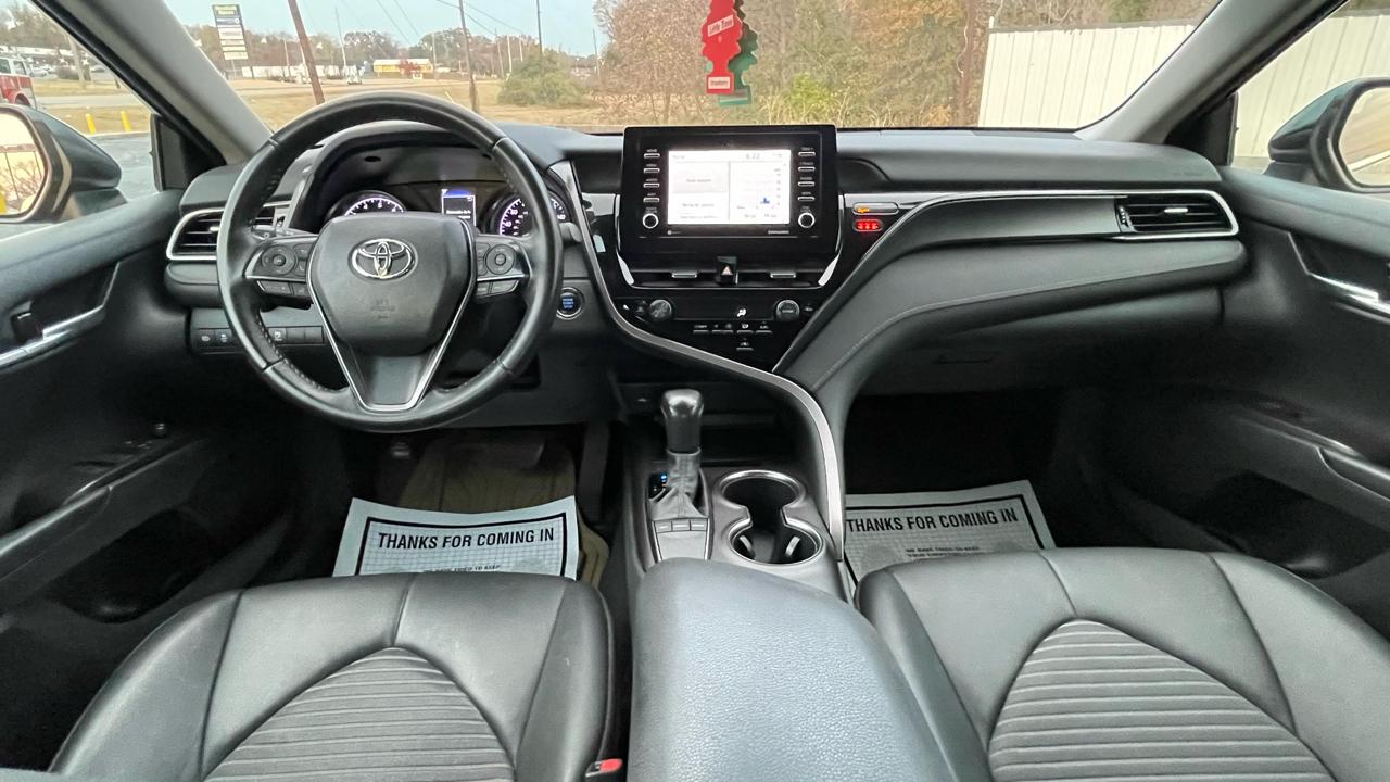 Toyota Camry SE 2022