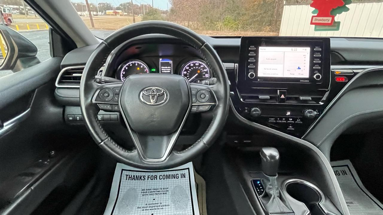 Toyota Camry SE 2022