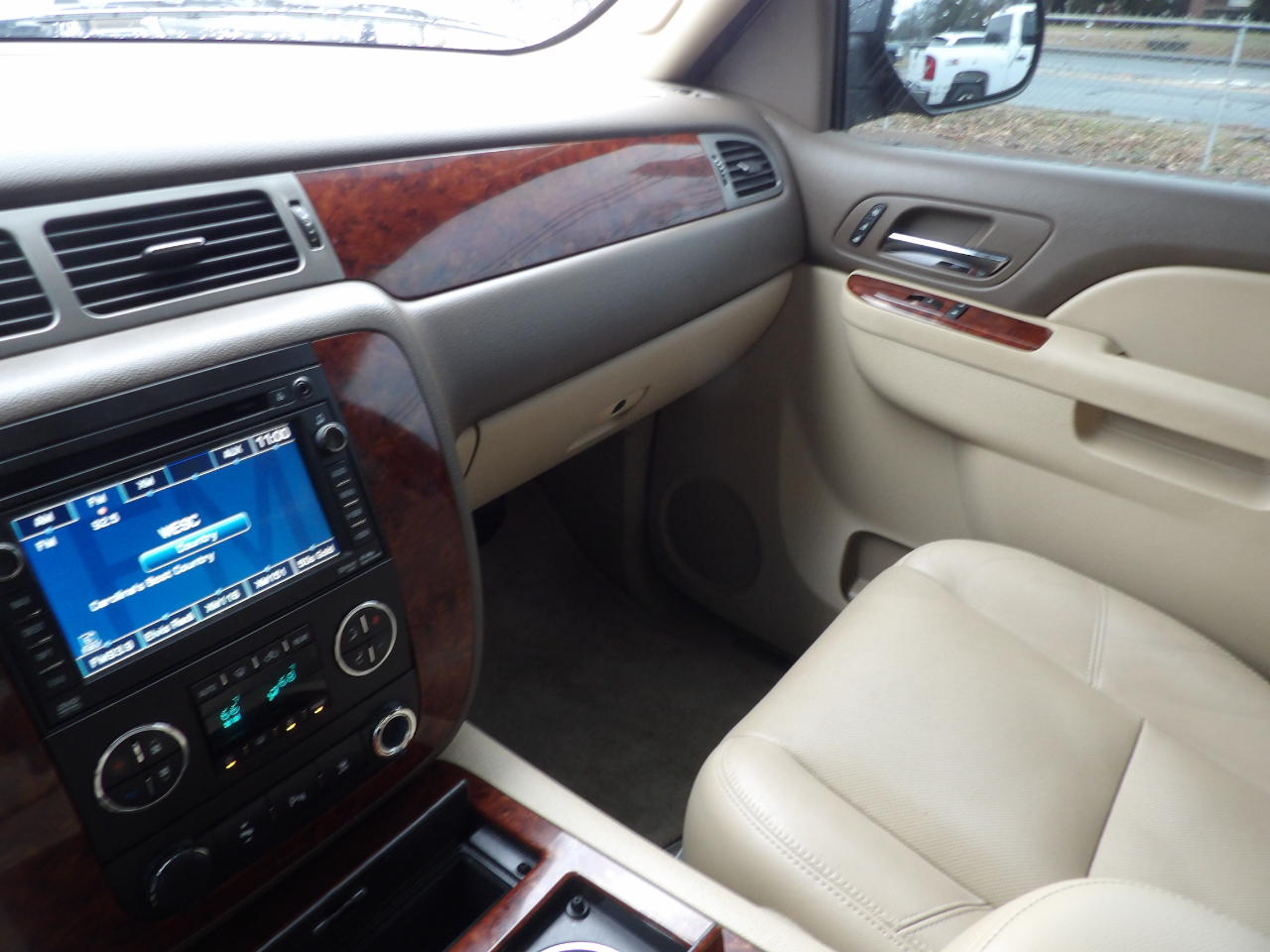 Chevrolet Tahoe LTZ 2WD 2011