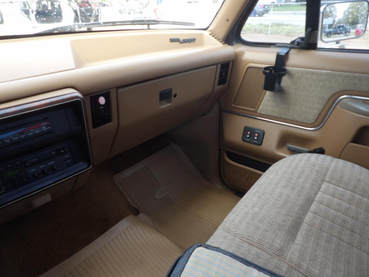 Ford F-150 S Reg. Cab Short Bed 2WD 1988