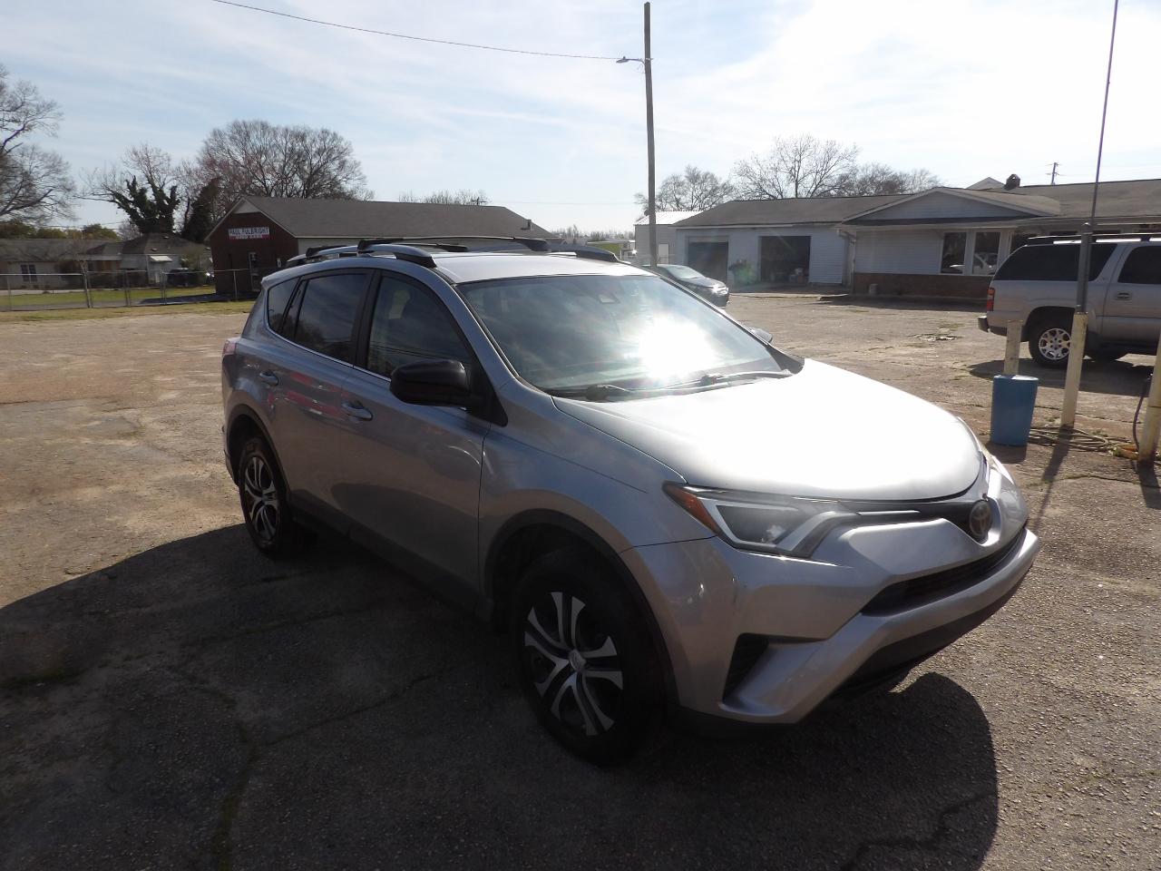 Toyota RAV4 LE FWD 2018