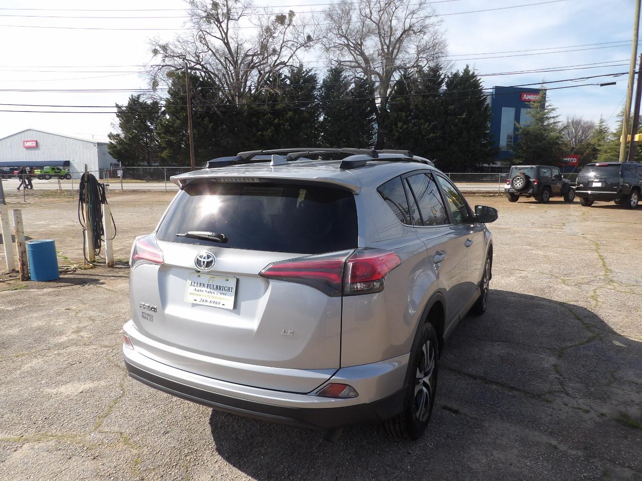 Toyota RAV4 LE FWD 2018