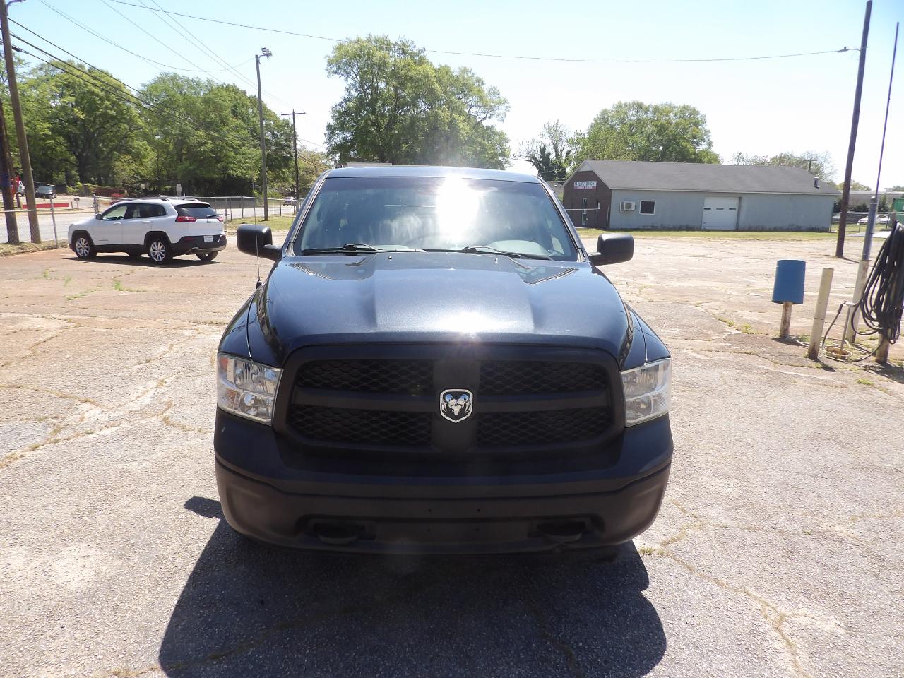 RAM 1500 Tradesman Quad Cab 4WD 2016
