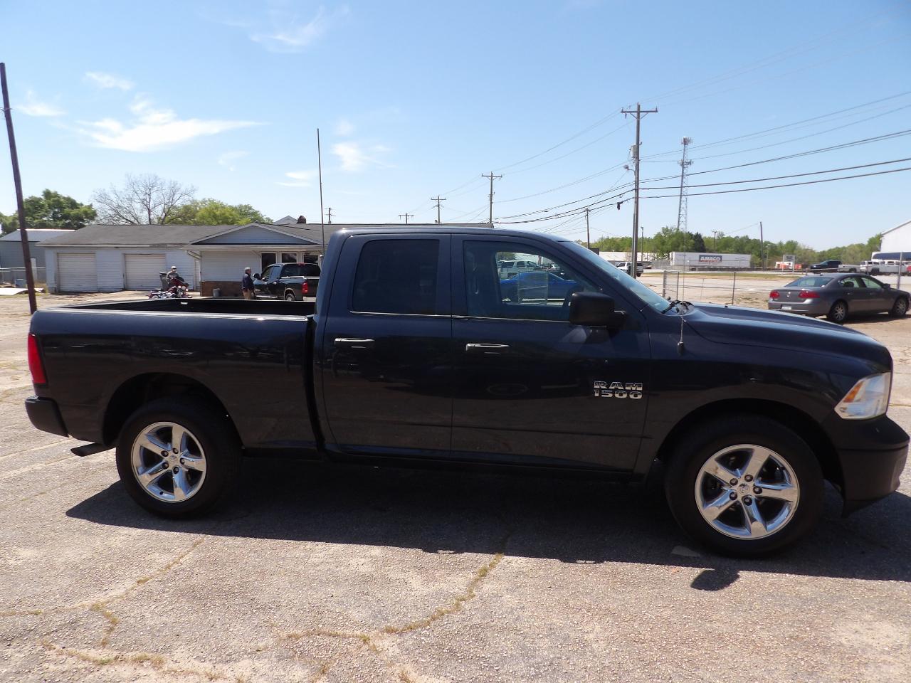 RAM 1500 Tradesman Quad Cab 4WD 2016