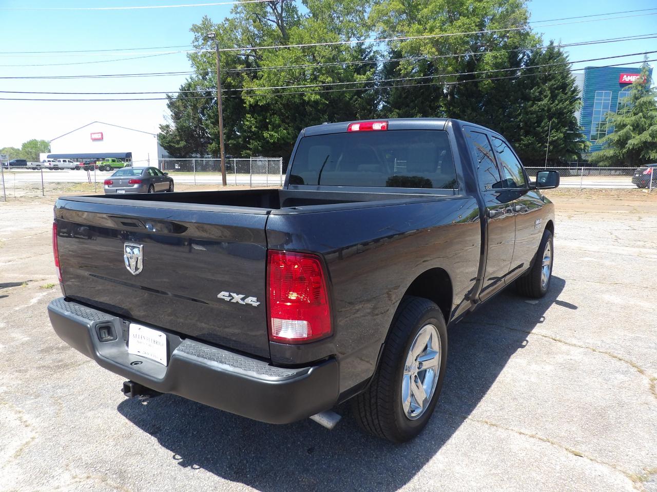 RAM 1500 Tradesman Quad Cab 4WD 2016