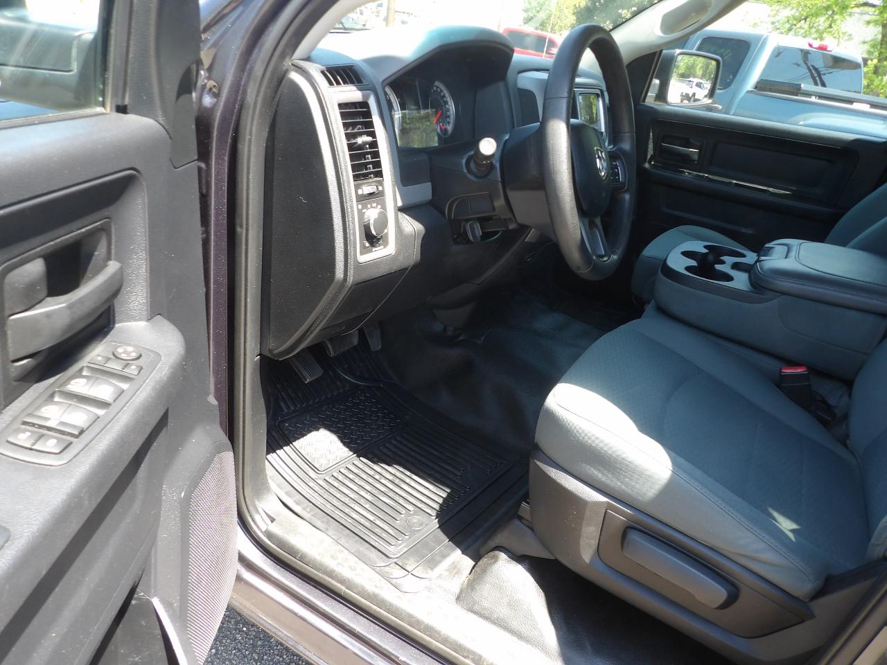 RAM 1500 Tradesman Quad Cab 4WD 2016