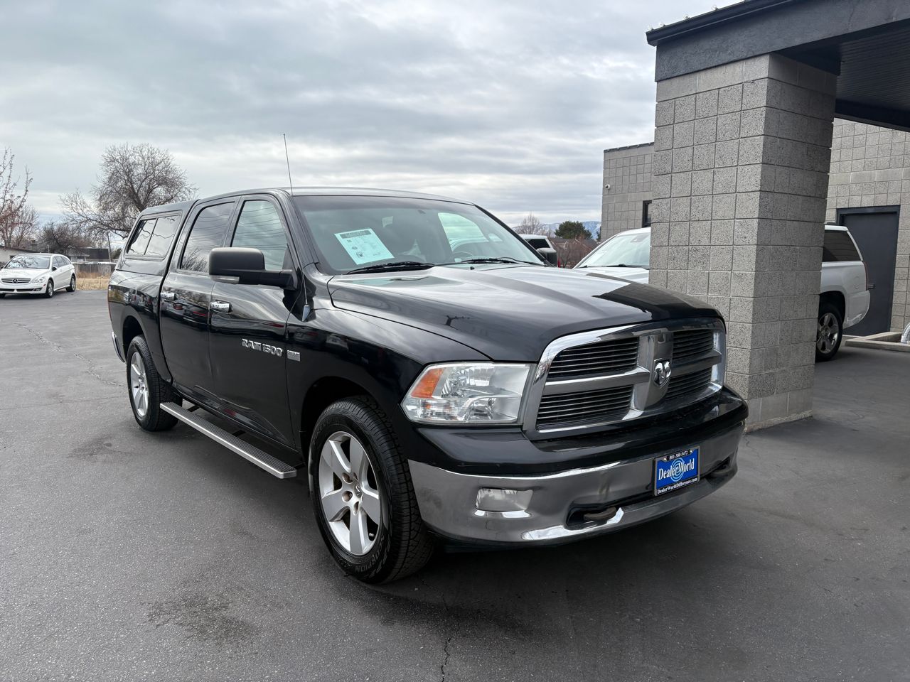 2011 RAM 1500 4WD Crew Cab 140.5" SLT