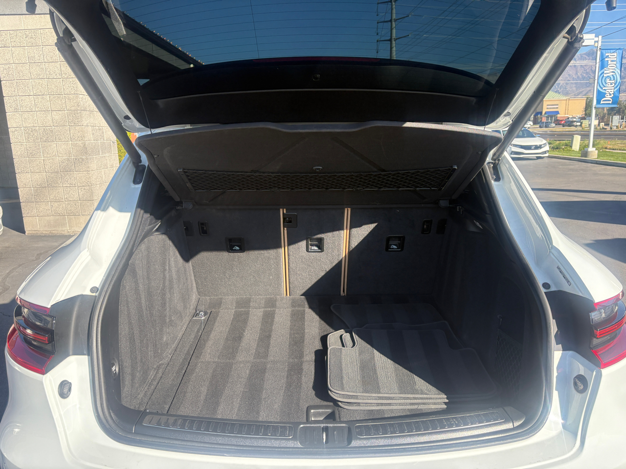 Porsche Macan  2018 Porsche Macan  2018