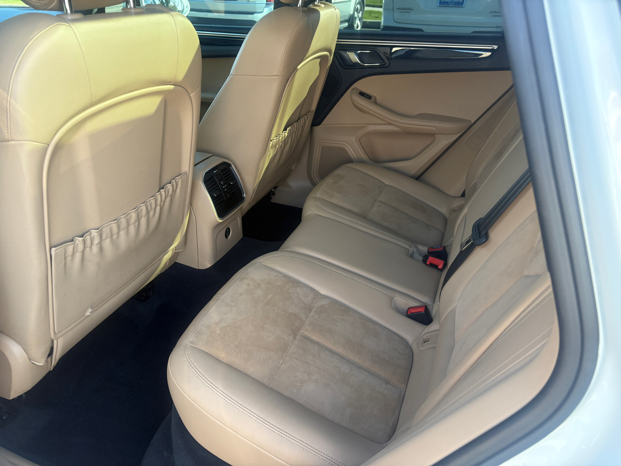 Porsche Macan  2018 Porsche Macan  2018