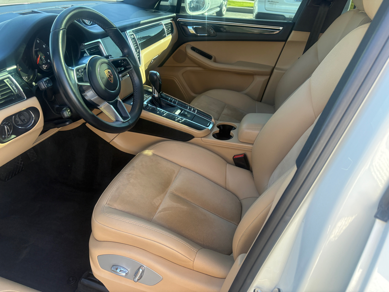 Porsche Macan  2018 Porsche Macan  2018