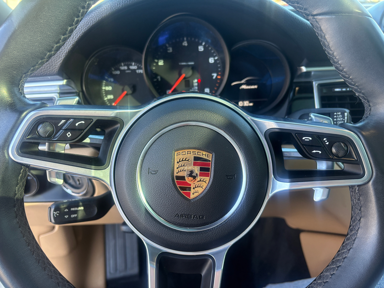 Porsche Macan  2018 Porsche Macan  2018