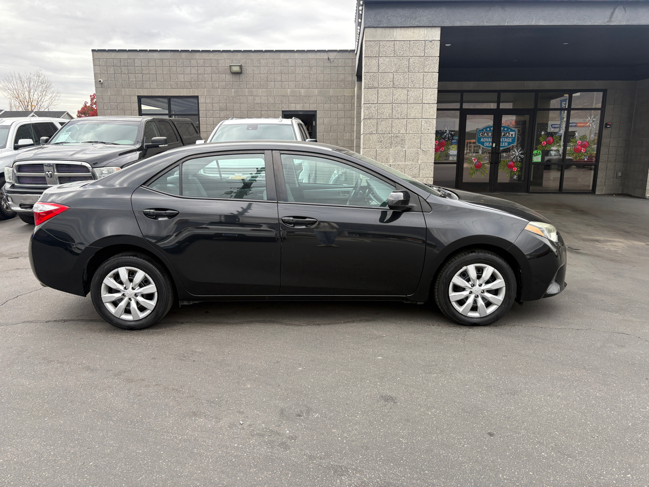 2014 Toyota Corolla LE photo 4