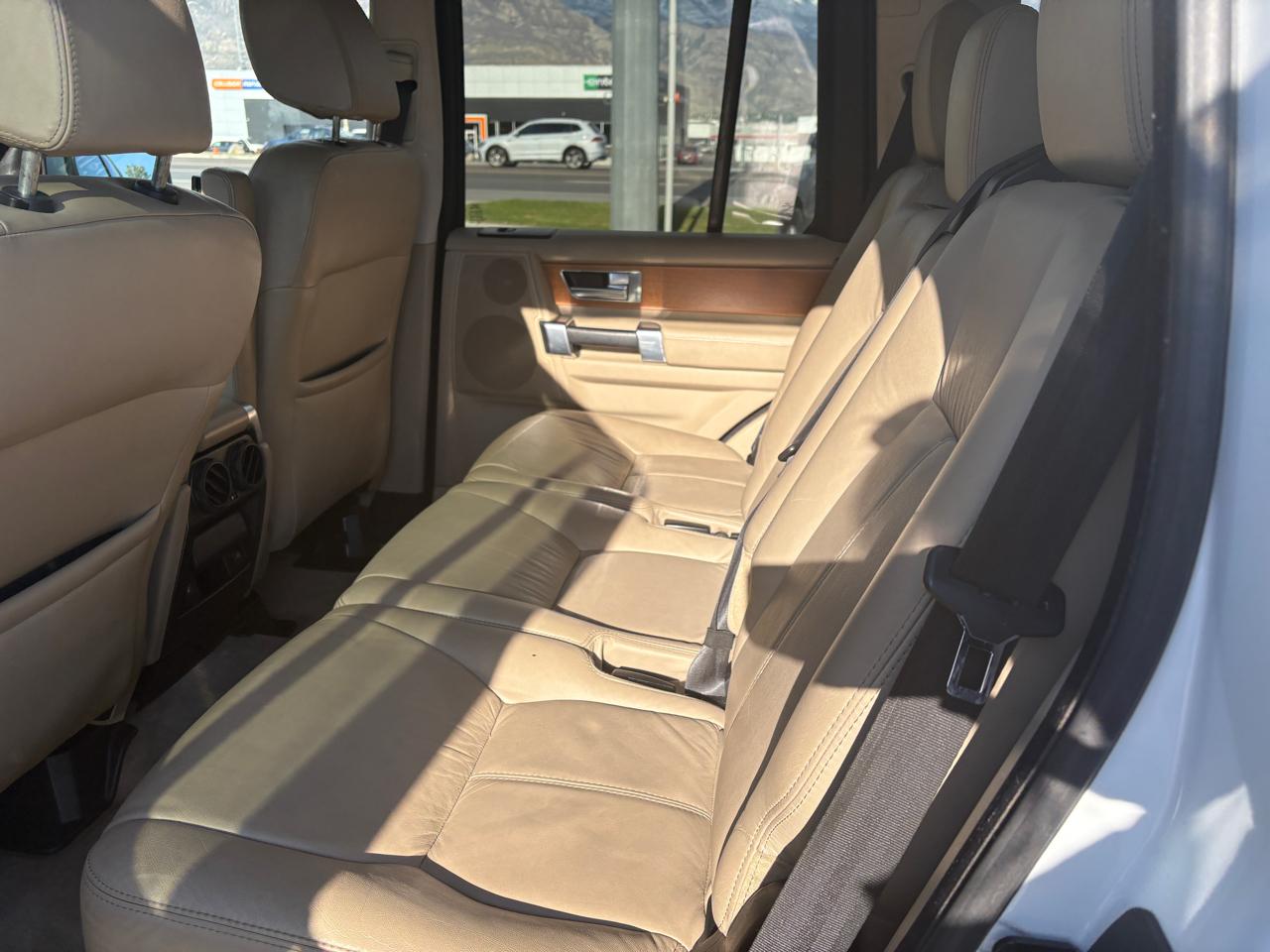 Land Rover LR4 4WD 4dr LUX 2012