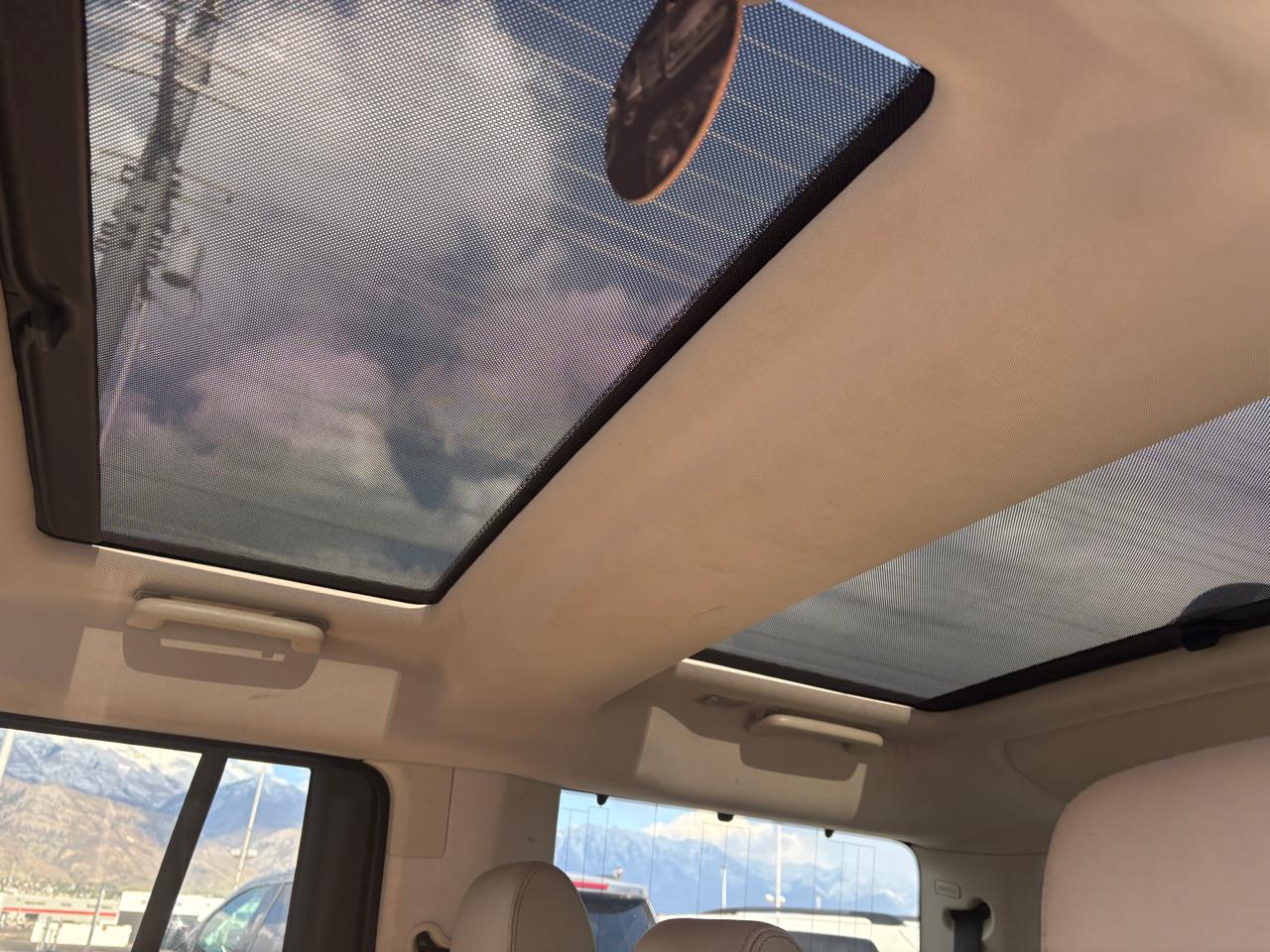 Land Rover LR4 4WD 4dr LUX 2012