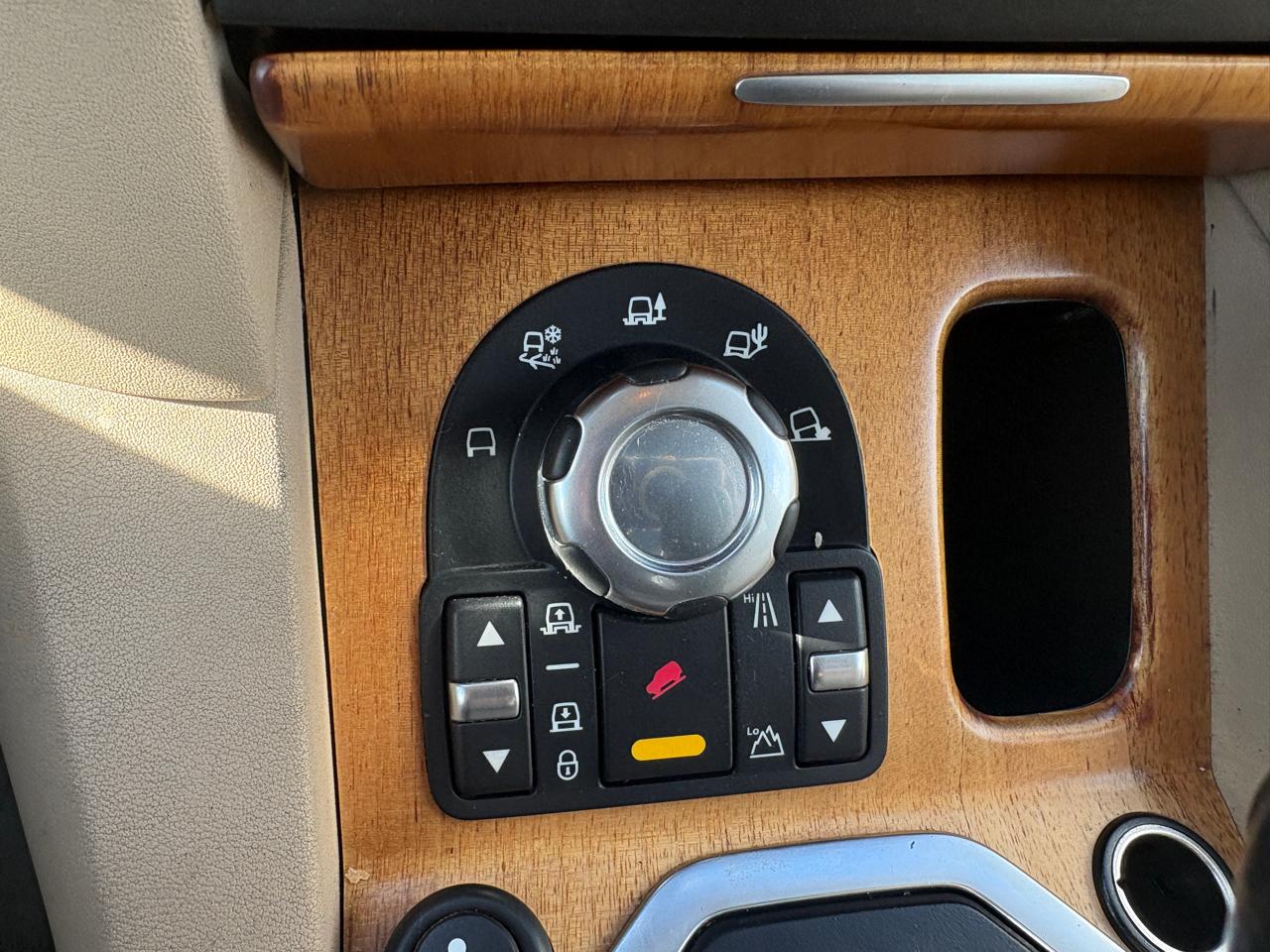 Land Rover LR4 4WD 4dr LUX 2012