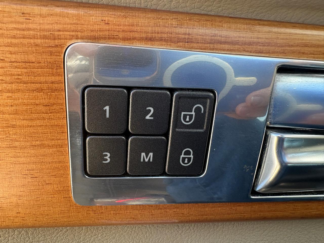 Land Rover LR4 4WD 4dr LUX 2012