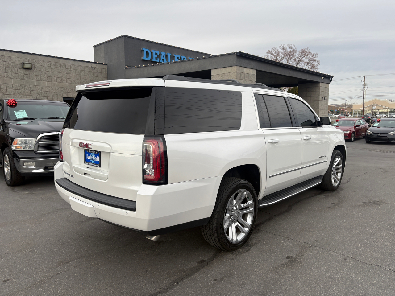 GMC Yukon XL 4WD 4dr SLT 2017