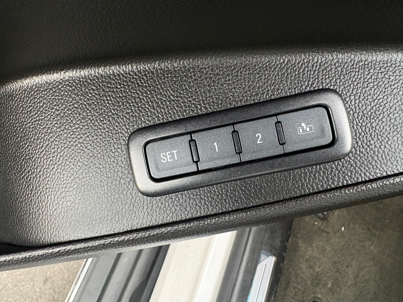 GMC Yukon XL 4WD 4dr SLT 2017