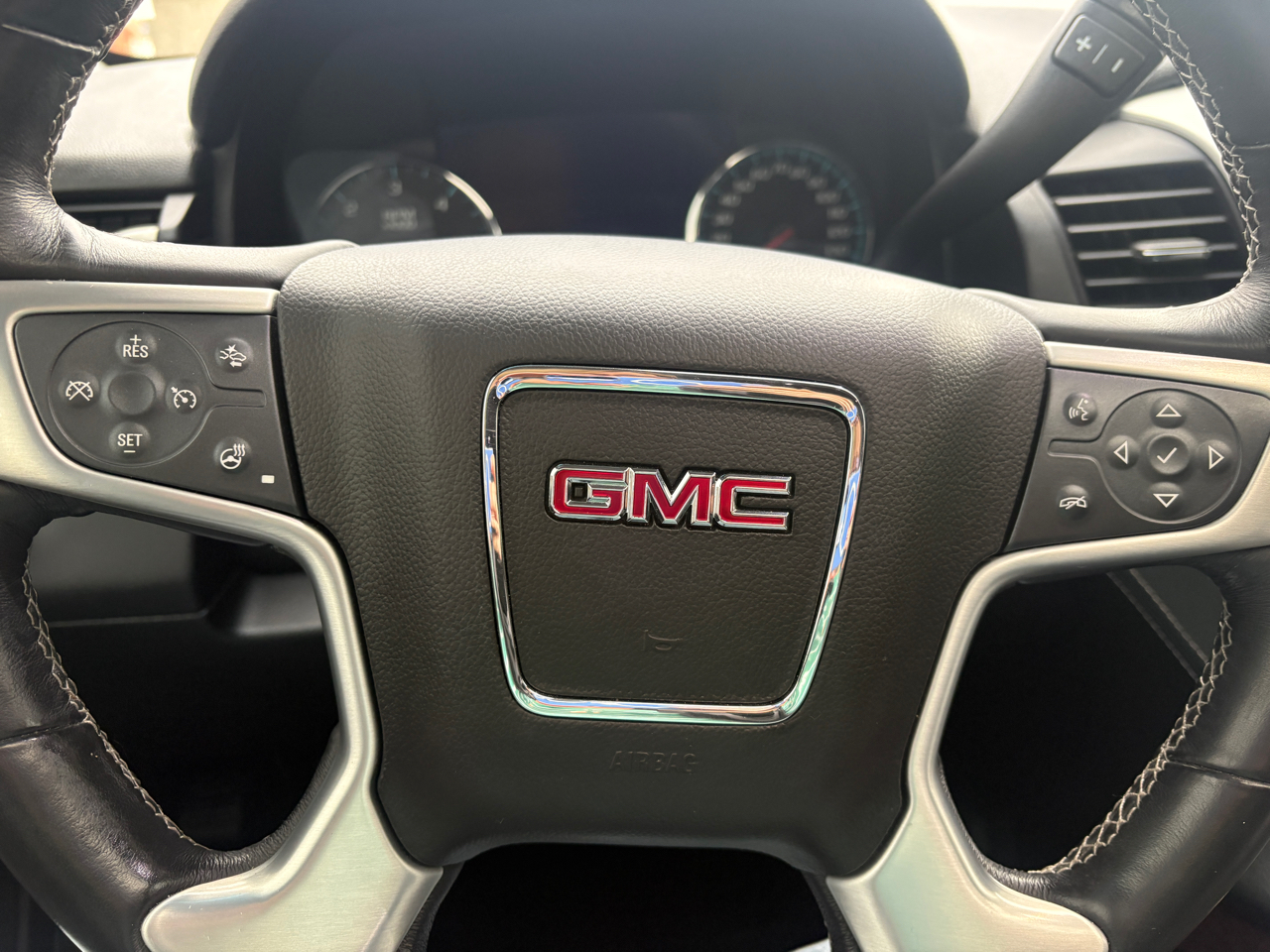 GMC Yukon XL 4WD 4dr SLT 2017