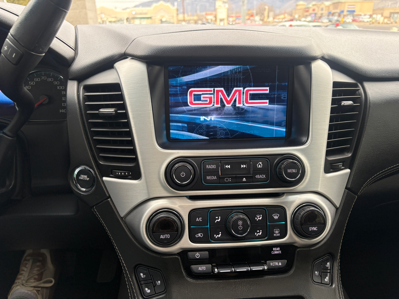 GMC Yukon XL 4WD 4dr SLT 2017