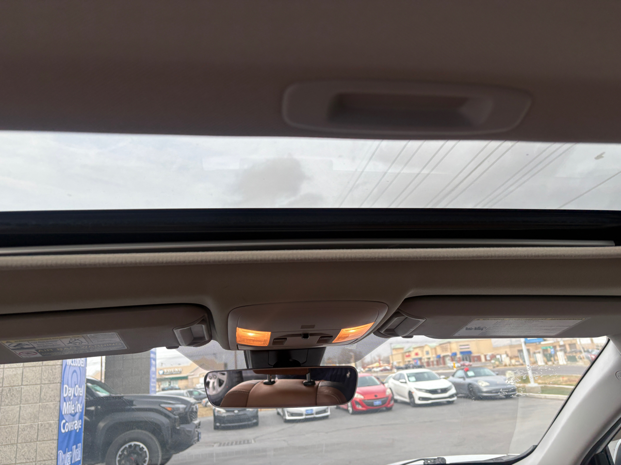 Toyota RAV4 Platinum AWD (Natl) 2017