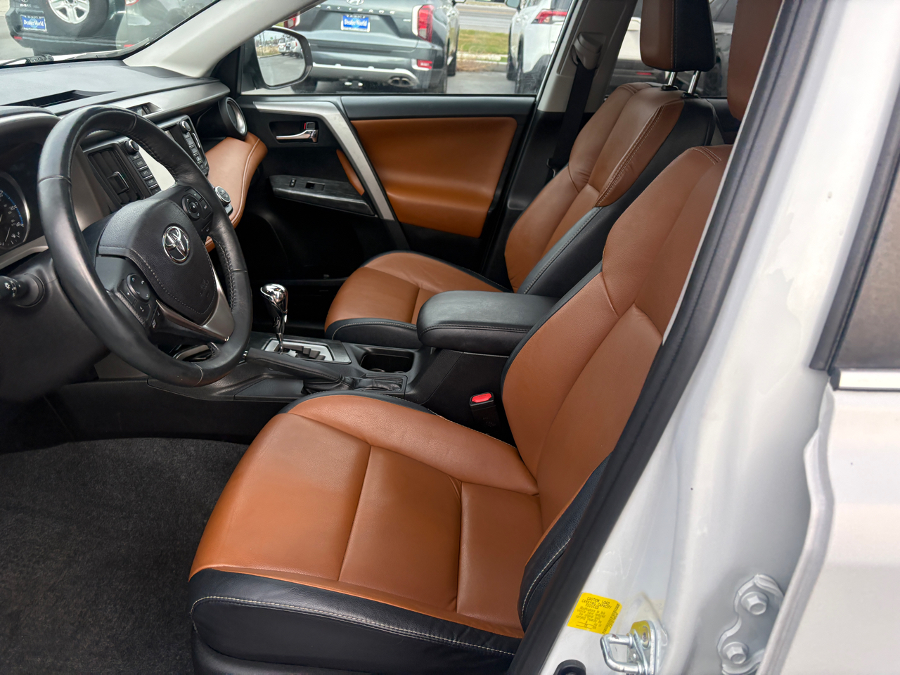 Toyota RAV4 Platinum AWD (Natl) 2017