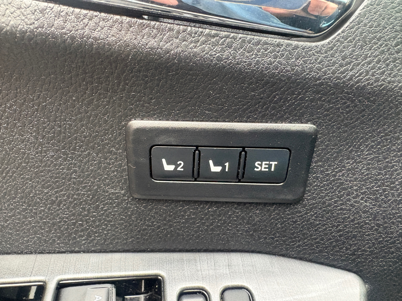 Toyota RAV4 Platinum AWD (Natl) 2017