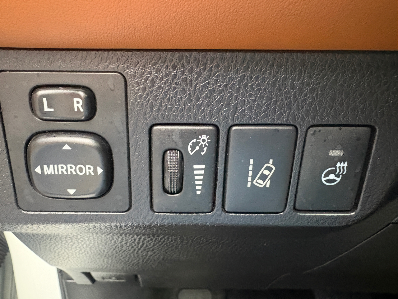 Toyota RAV4 Platinum AWD (Natl) 2017