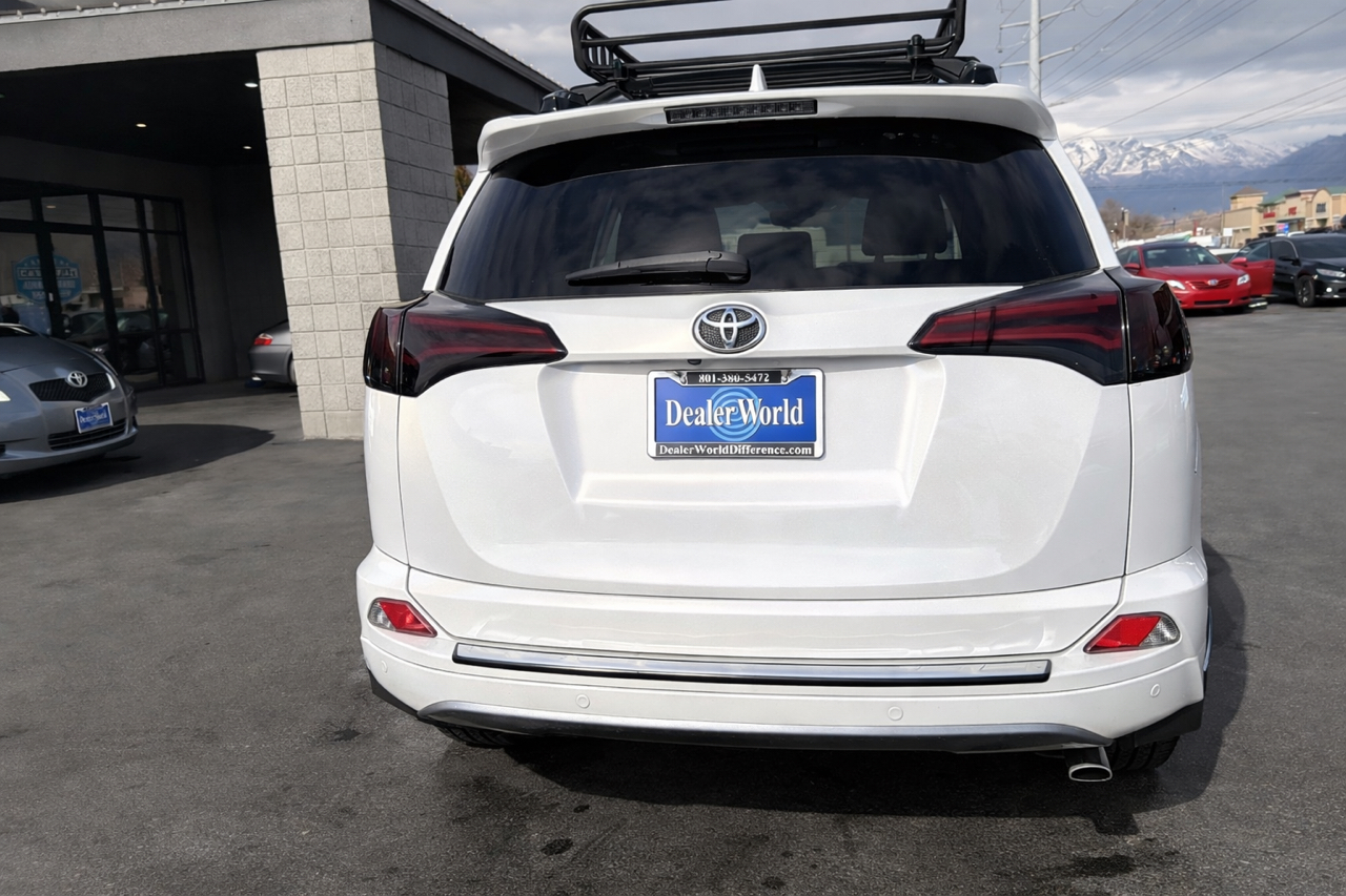 Toyota RAV4 Platinum AWD (Natl) 2017