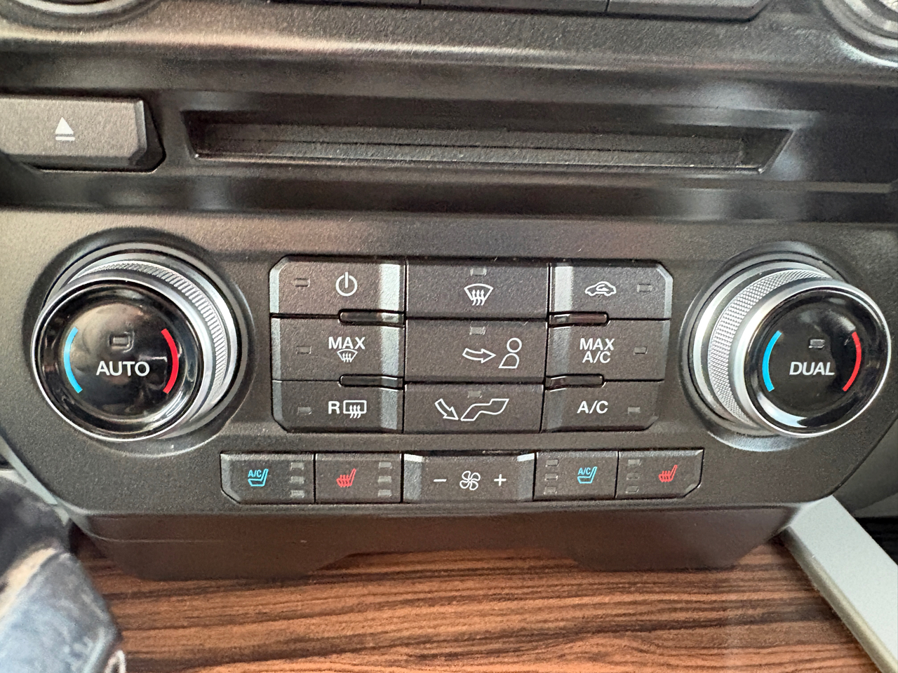 Ford F-150 4WD SuperCrew 145" King Ranch 2015