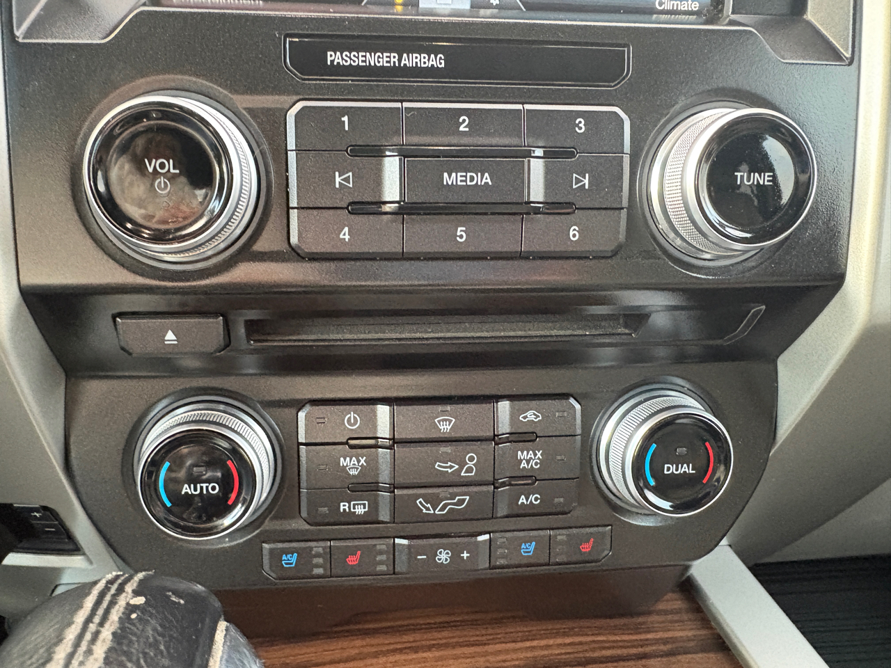 Ford F-150 4WD SuperCrew 145" King Ranch 2015