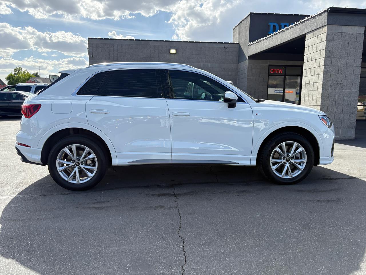 Audi Q3 S line Premium 45 TFSI quattro 2023