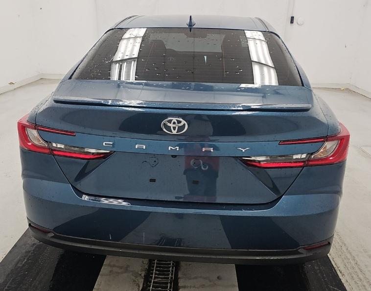 Toyota Camry LE (Natl) 2025
