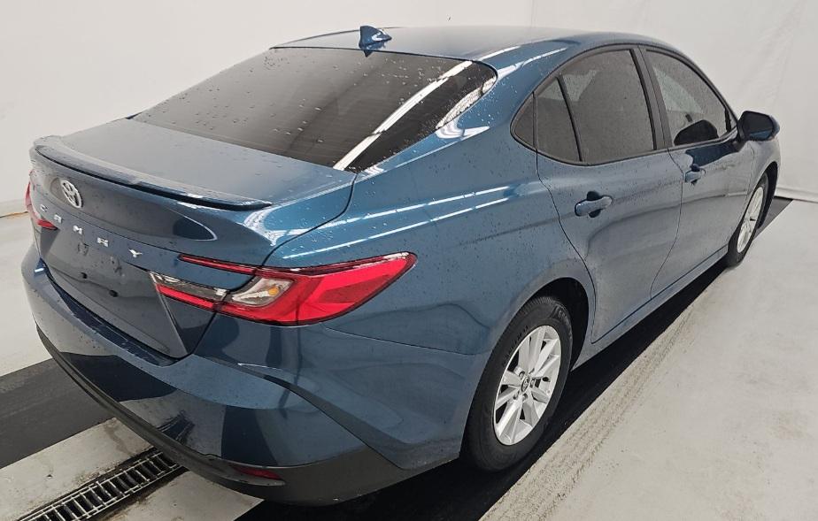 Toyota Camry LE (Natl) 2025