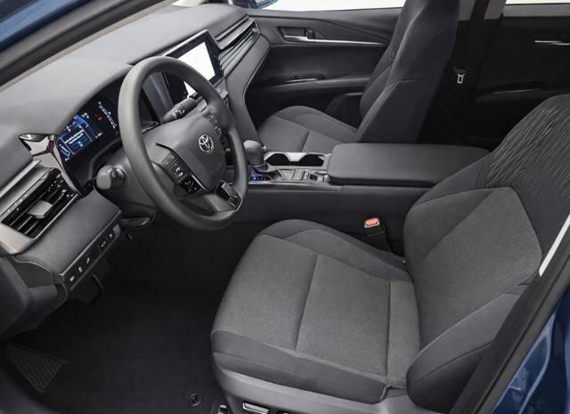 Toyota Camry LE (Natl) 2025