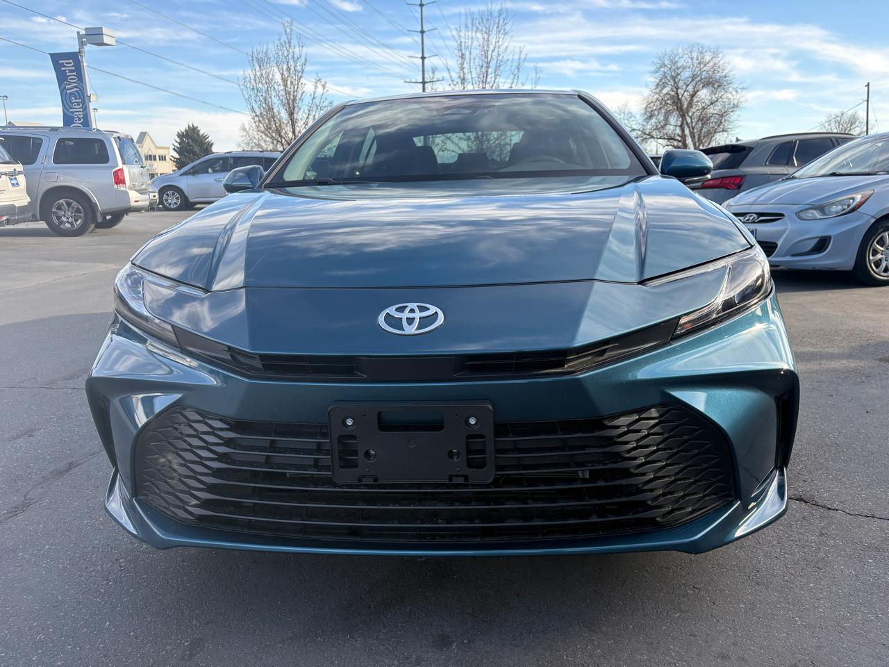 Toyota Camry LE Hyb 4D Sedan FWD 2025