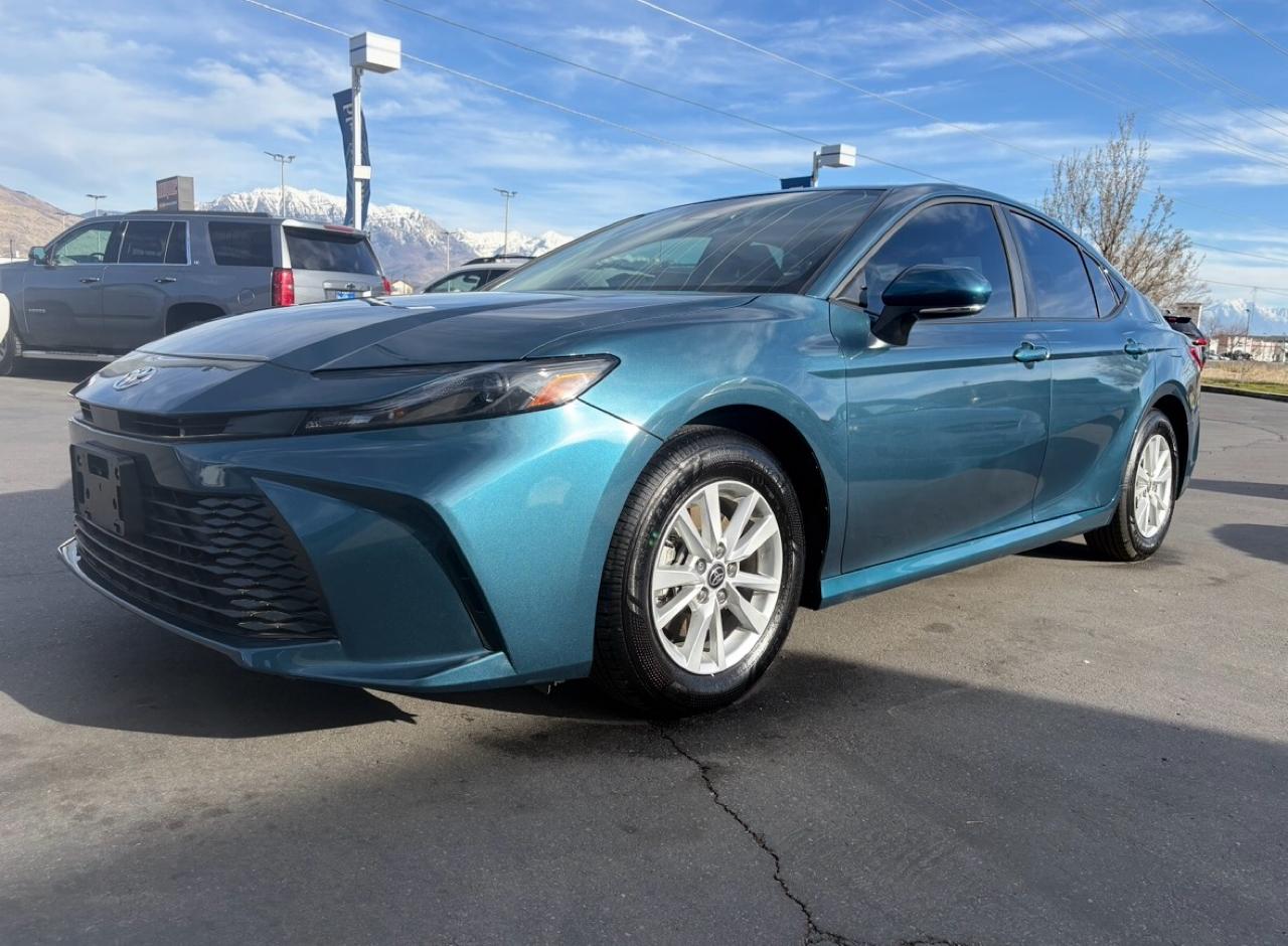 Toyota Camry LE Hyb 4D Sedan FWD 2025