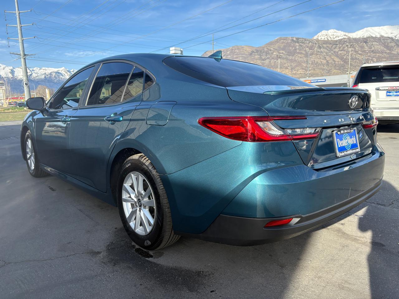 Toyota Camry LE Hyb 4D Sedan FWD 2025