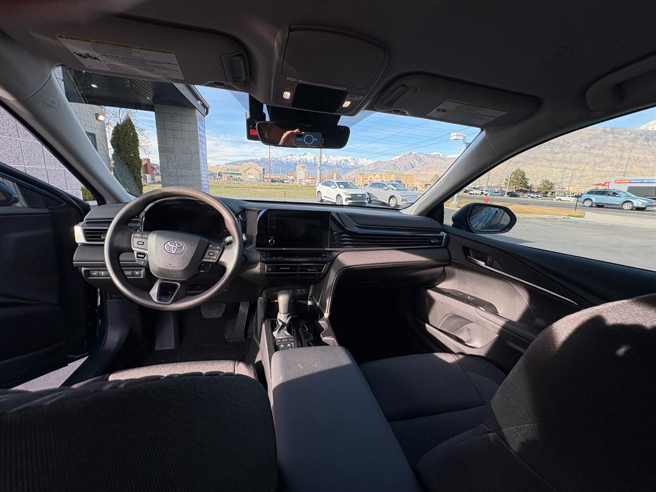 Toyota Camry LE Hyb 4D Sedan FWD 2025