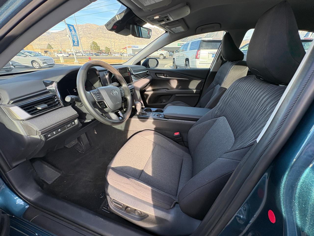 Toyota Camry LE Hyb 4D Sedan FWD 2025