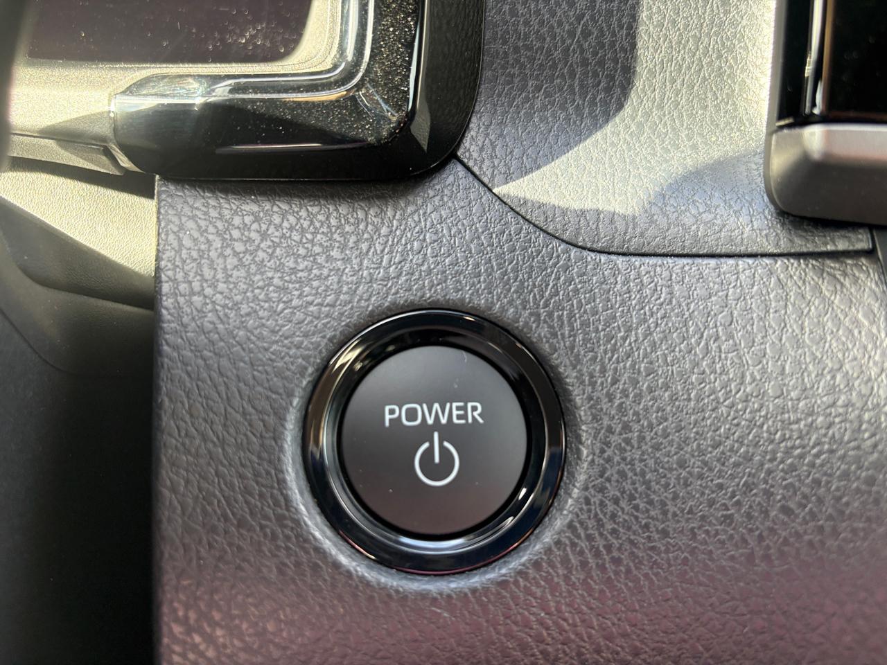 Toyota Camry LE Hyb 4D Sedan FWD 2025