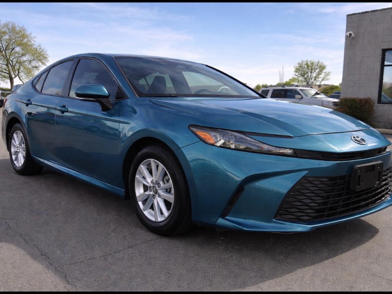 2025 Toyota Camry LE (Natl)