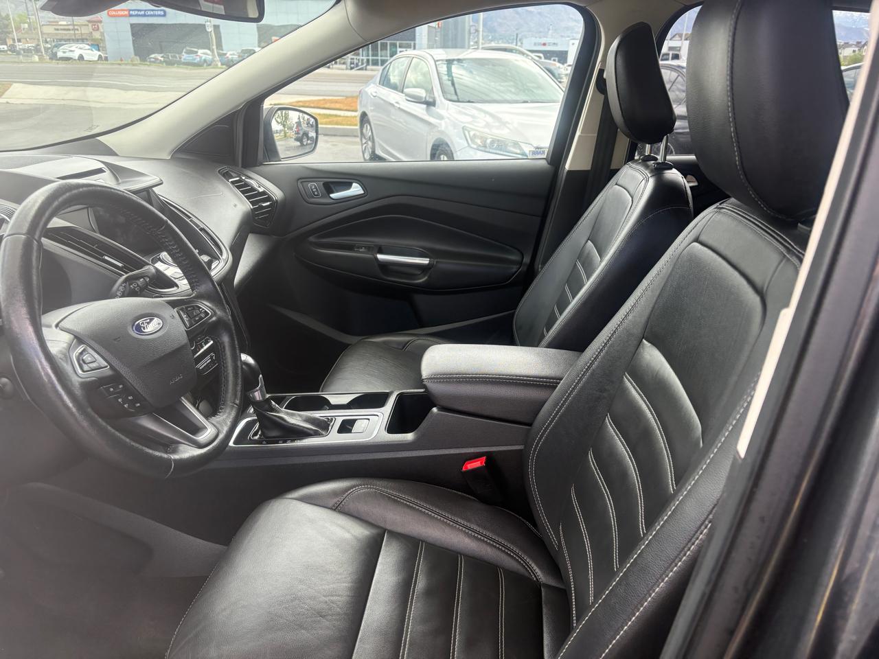 Ford Escape Titanium 4WD 2018