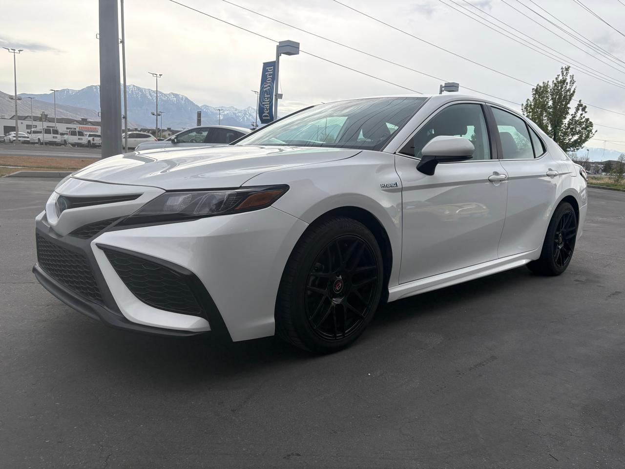 Toyota Camry Hybrid SE 4D Sedan 2021