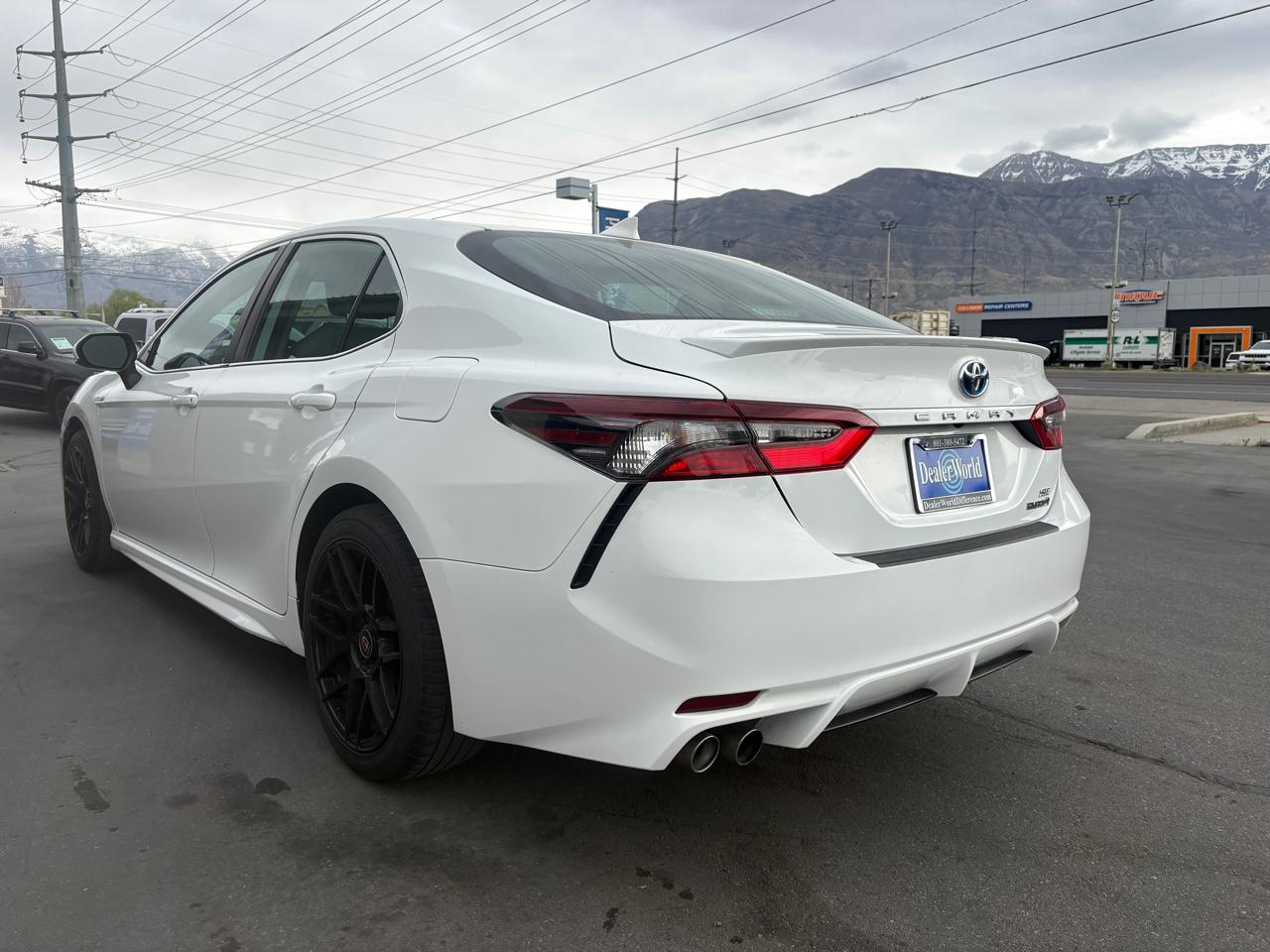 Toyota Camry Hybrid SE 4D Sedan 2021