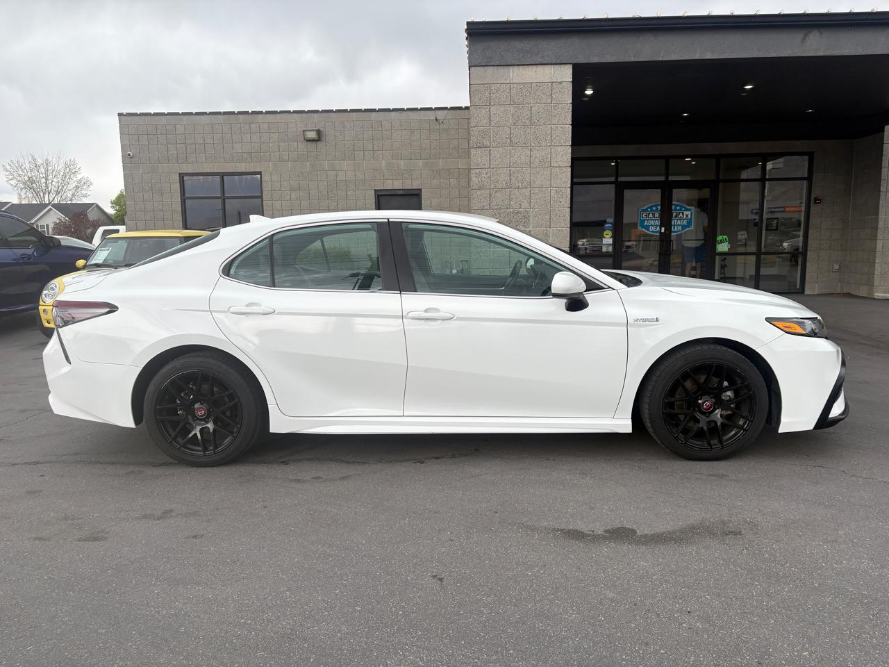 Toyota Camry Hybrid SE 4D Sedan 2021