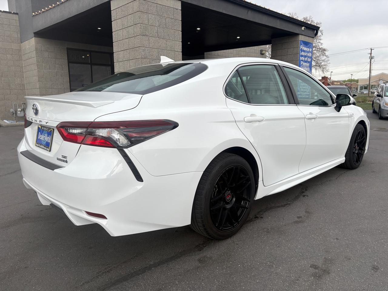 Toyota Camry Hybrid SE 4D Sedan 2021